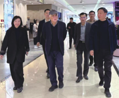 曹和平董事長(zhǎng)、趙首灃總經(jīng)理到吉林歐亞商都調(diào)研集團(tuán)副總經(jīng)理、歐亞商都總經(jīng)理周偉陪同